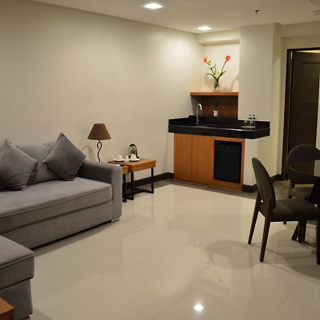 Mango Suites - Santiago City of Santiago Buitenkant foto